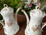 Grezns un Liels Limožas Porcelāna Kafijas un Tējas Servīzes Komplekts (fine antique French Limoges porcelain set) — Historisma stilā, (3655) - Image 28