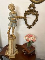 Træfigur – Pige med bakke, mellemstor, mellemtung (4558) - Billede 4