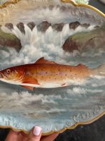"Limoge" porcelāna šķīvis, apgleznots ar zivs motīvu un zelta krāsas detalizāciju, neliela izmēra (6950) - Image 6