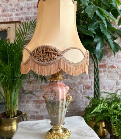 Udsøgt Bordlampe med Smuk Kuppel med Frynser, Mellem Størrelse (4905)