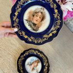 Ekskluzīvs antīks Limoges porcelāna kabineta šķīvis "Dāmas portrets" — ap 1900. gadu (Belle Époque / Edwardian) (5799)