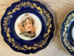 Ekskluzīvs antīks Limoges porcelāna kabineta šķīvis "Dāmas portrets" — ap 1900. gadu (Belle Époque / Edwardian) (5799) - Image 3