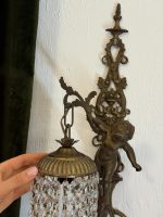 bra Bronzas sienas lampa ar Enģelīša (Putto) figūru un kristālu lusti — Jūgendstils, Francija, ap 1900. g. (6090) - Image 13