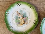 Grezni antīki ažūra porcelāna kabineta šķīvīši "Amoriņi" — XIX gs. otrā puse, 2gab (5752) - Image 4