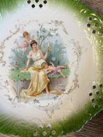 Grezni antīki ažūra porcelāna kabineta šķīvīši "Amoriņi" — XIX gs. otrā puse, 2gab (5752) - Image 3