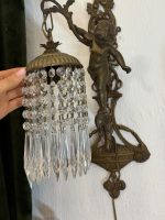 bra Bronzas sienas lampa ar Enģelīša (Putto) figūru un kristālu lusti — Jūgendstils, Francija, ap 1900. g. (6090) - Image 4