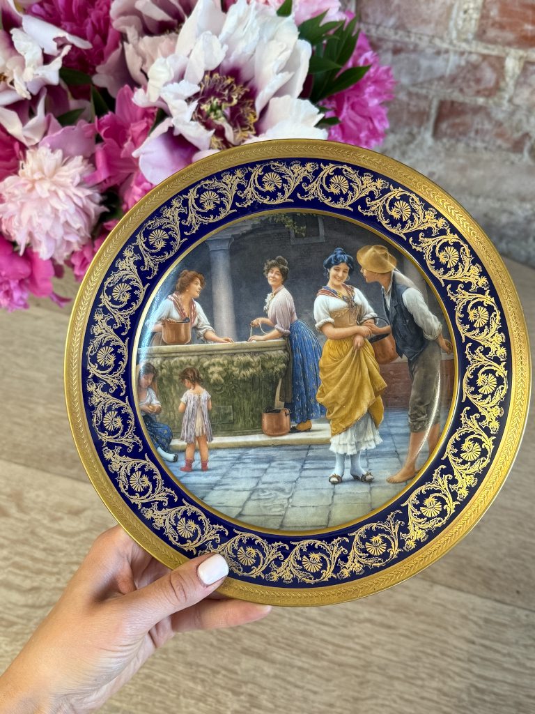 Karaliska dizaina Limoges kobalta porcelāna kabineta šķīvis "Pie akas" ar dubulto zeltījumu — XX gs. vidus (5771) - Image 1
