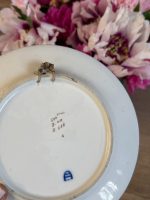 Porcelāna dekoratīvs šķīvis ar mitoloģisku ainu — Mūzas. Vīnes stils (Royal Vienna / "Beehive" marķējums), neliela izmēra (5830) - Image 8
