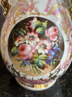 Pāris greznu antīku porcelāna vāžu ar ziedu motīviem — historisma stilā (antique porcelain vases) (6865) - Image 5
