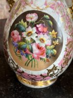 Pāris greznu antīku porcelāna vāžu ar ziedu motīviem — historisma stilā (antique porcelain vases) (6865) - Image 6