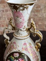 Pāris greznu antīku porcelāna vāžu ar ziedu motīviem — historisma stilā (antique porcelain vases) (6865) - Image 7