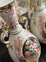 Pāris greznu antīku porcelāna vāžu ar ziedu motīviem — historisma stilā (antique porcelain vases) (6865) - Image 10