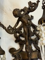 Bra Bronzas sienas lampa ar enģeļa (Putto) figūru un kristāliem — Neo-Rokoko, Francija, ap 1890. g. (6082) - Image 3