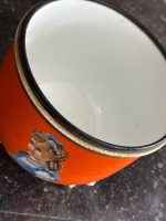 Neo Rokoko - Bīdermeijera stila porcelāna kašpo oranžā glazūrā — ar bērnu portretiem (Neo Rococo-Biedermeier Style Porcelain Cachepot in Orange Glaze — with Children's Portraits) (6867) - Image 12