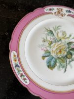 porcelāna kūku šķīvis ar zelta krāsas iniciāļiem un ziedu motīvu, neliela izmēra (7265) - Image 8