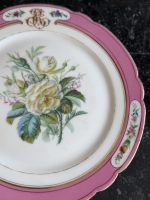 porcelāna kūku šķīvis ar zelta krāsas iniciāļiem un ziedu motīvu, neliela izmēra (7265) - Image 9