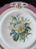 porcelāna kūku šķīvis ar zelta krāsas iniciāļiem un ziedu motīvu, neliela izmēra (7265) - Image 10