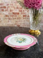 porcelāna kūku šķīvis ar zelta krāsas iniciāļiem un ziedu motīvu, neliela izmēra (7265) - Image 4