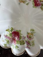neliela izmēra, dziļš porcelāna trauks uz kājiņām, ar ziedu motīvu (6869) - Image 9
