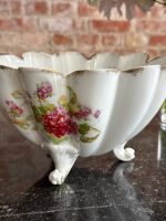 neliela izmēra, dziļš porcelāna trauks uz kājiņām, ar ziedu motīvu (6869) - Image 11