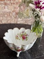neliela izmēra, dziļš porcelāna trauks uz kājiņām, ar ziedu motīvu (6869) - Image 6
