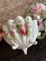 neliela izmēra, dziļš porcelāna trauks uz kājiņām, ar ziedu motīvu (6869) - Image 5