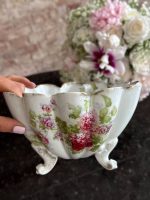 neliela izmēra, dziļš porcelāna trauks uz kājiņām, ar ziedu motīvu (6869) - Image 4