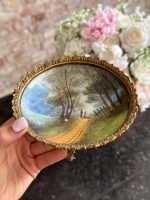 izsmalcināts maza izmēra porcelāna šķīvis ar bronzas šķīvja turētāju (6870) - Image 5