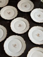 15gb antīki porcelāna šķīvji ar iniciāļiem — "CH. PILLIVUYT & Cie PARIS", "EXP. 1867 MEDAILLE D'OR" - Zelta medaļa (15 antique porcelain plates in Historicism style) (6896) - Image 4