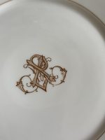 15gb antīki porcelāna šķīvji ar iniciāļiem — "CH. PILLIVUYT & Cie PARIS", "EXP. 1867 MEDAILLE D'OR" - Zelta medaļa (15 antique porcelain plates in Historicism style) (6896) - Image 5