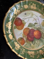 lielizmēra porcelāna šķīvji tumši zaļā/zelta krāsā ar augļiem, aprikozēm un plūmēm, pieejami 2gab (7284) - Image 4