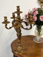 Grezns un Monumentāls Bronzas Kandelabrs 6 Svecēm — Neorokoko stilā, (Grand Bronze Rococo Candelabra for Six Candles — Neo-Rococo Style) (5066) - Image 2