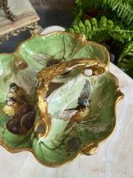 Porcelāna Šķīvis ar Putnu Detalizāciju, Zaļā un Zelta Krāsa, Šķīvim ir 3 Nodalījumi un Rokturis (4913) - Image 4