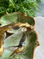 Porcelāna Šķīvis ar Putnu Detalizāciju, Zaļā un Zelta Krāsa, Šķīvim ir 3 Nodalījumi un Rokturis (4913) - Image 8