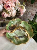 Porcelāna Šķīvis ar Putnu Detalizāciju, Zaļā un Zelta Krāsa, Šķīvim ir 3 Nodalījumi un Rokturis (4913) - Image 9