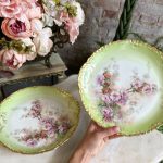 Porcelāna Šķīvji ar Ziedu Motīviem, Vidēji Liela Izmēra (4914)