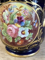 porcelāna kašpo, tumši zilā krāsā ar ziedu motīviem, neliela izmēra (5794) - Image 3