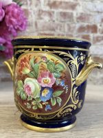 porcelāna kašpo, tumši zilā krāsā ar ziedu motīviem, neliela izmēra (5794) - Image 8