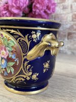 porcelāna kašpo, tumši zilā krāsā ar ziedu motīviem, neliela izmēra (5794) - Image 4