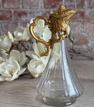 Lille glas karaffel med guldfarvet metal (5661)