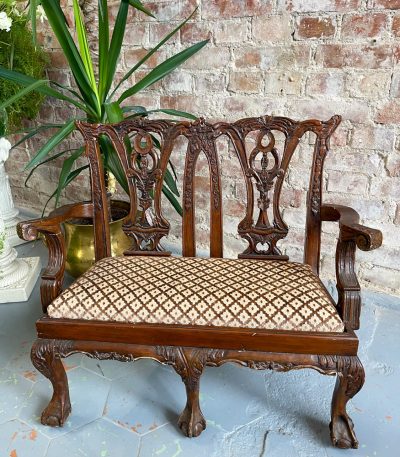 Miniature sofa med fine detaljer til børn og kæledyr (3518)