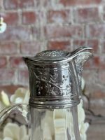 Eleganta stikla vīna karafe ar reljefu sudrabotu vāciņu — historisma stilā, (Elegant Glass Claret Jug with Silver-Plated Mount — Historism Style) (5652) - Image 4