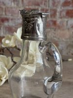 Eleganta stikla vīna karafe ar reljefu sudrabotu vāciņu — historisma stilā, (Elegant Glass Claret Jug with Silver-Plated Mount — Historism Style) (5652) - Image 7