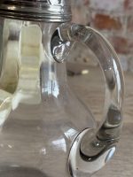 Eleganta stikla vīna karafe ar reljefu sudrabotu vāciņu — historisma stilā, (Elegant Glass Claret Jug with Silver-Plated Mount — Historism Style) (5652) - Image 6