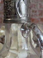 Eleganta stikla vīna karafe ar reljefu sudrabotu vāciņu — historisma stilā, (Elegant Glass Claret Jug with Silver-Plated Mount — Historism Style) (5652) - Image 5