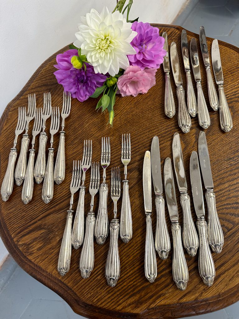 Apsudrabots Galda Piederumu Komplekts, 12 Personām (5014) - Image 1