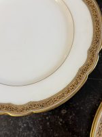 Antīki "Limoges" porcelāna šķīvji ar zelta monogrammu (16 gab.) — Grand Dépôt, Paris (Antique Limoges Plates Set) (6859) - Image 12