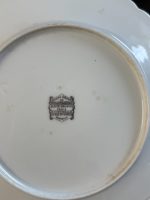 Antīki "Limoges" porcelāna šķīvji ar zelta monogrammu (16 gab.) — Grand Dépôt, Paris (Antique Limoges Plates Set) (6859) - Image 13