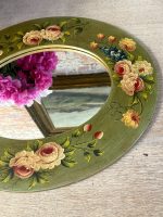 Apgleznots koka spogulis ar ziedu motīviem — ovāla forma (Hand Painted Floral Wooden Mirror — Oval Shape) (5793) - Image 4