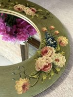 Apgleznots koka spogulis ar ziedu motīviem — ovāla forma (Hand Painted Floral Wooden Mirror — Oval Shape) (5793) - Image 5